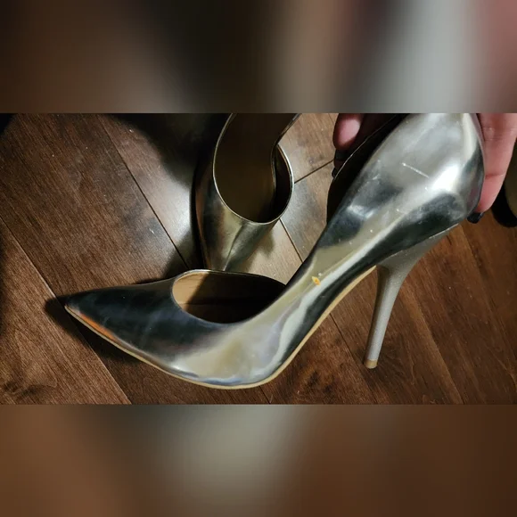 Silver Heels - Picture 6 of 6